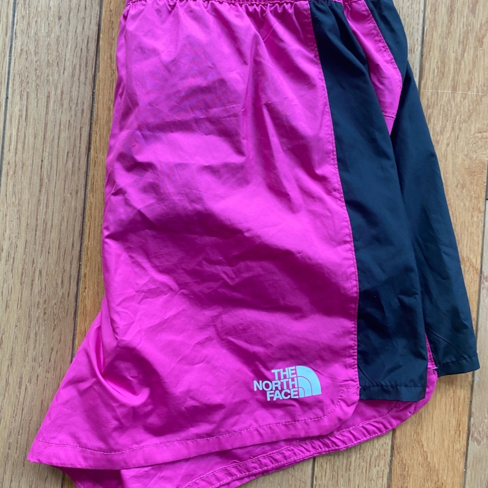 NWOT The North Face Fuchsia and Black Girls' Shorts - Picture 7 of 9